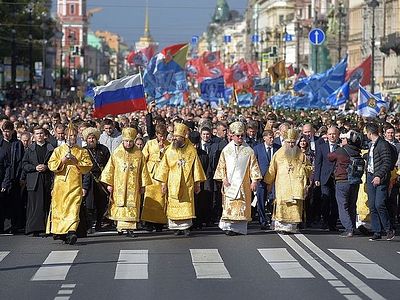 Около 110 тысяч человек приняли участие в Александро-Невском крестном ходе в Петербурге