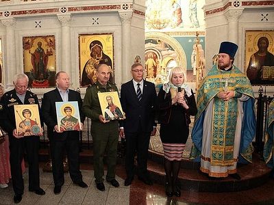 Главному храму ВДВ переданы иконы с частицами мощей святых праведных воинов