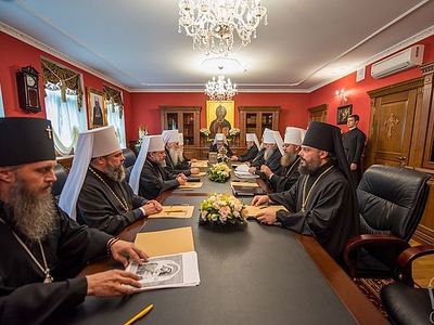 Синод Украинской Православной Церкви призвал Константинопольский Патриархат прекратить вмешательство во внутренние дела УПЦ