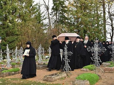 В Пюхтицком монастыре состоялось обретение мощей святой блаженной Екатерины (Малков-Паниной)