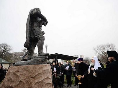 Святейший Патриарх Кирилл освятил памятник Александру Невскому в Балтийске