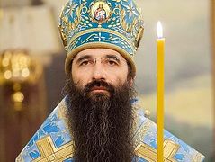 Ukrainian bishop replacing defector is joyfully greeted by new flock (+ VIDEOS)