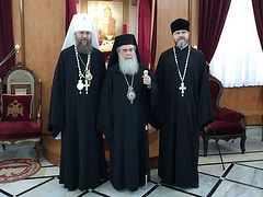 Patriarch of Jerusalem meets with UOC delegation for second time in a week after not meeting with Poroshenko