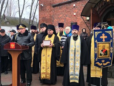 В дар кафедральному Георгиевскому морскому собору в Балтийске передан ковчег с частицами мощей святых покровителей ВМФ