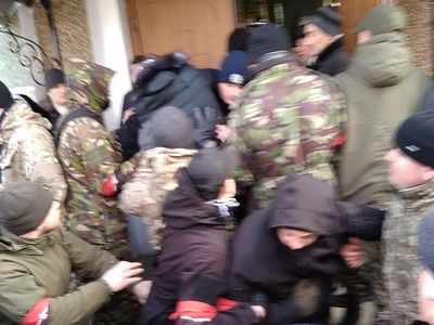 Радикалы и раскольники избили прихожан и захватили храм Украинской Православной Церкви в Тернопольской области