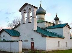 Volunteers to restore 30 churches in Pskov with presidential grant
