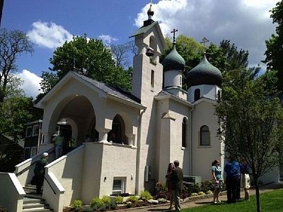 Представители РПЦЗ выступили в защиту прав канонической Церкви на Украине