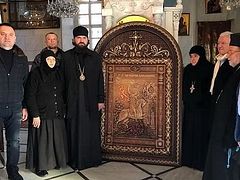 More than 20 carved icons gifted to Syria from Russia