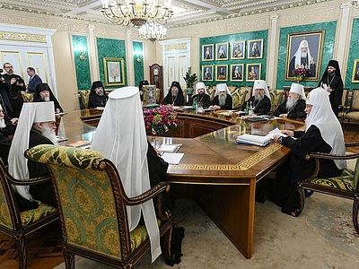 Священный Синод выразил поддержку канонической Украинской Православной Церкви