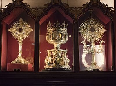 Святыни Нотр-Дам: что спасли, а что сгорело в огне пожара