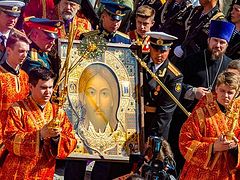 Icon of Christ, patron of Russian armed forces, visiting military units throughout the country