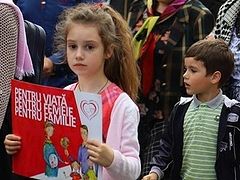 Moldovan Church holds march in support of traditional family values (+ VIDEO)