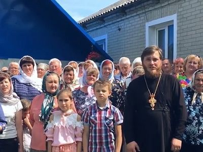 Верующие УПЦ записали видеообращение к Президенту Украины с просьбой защитить их от рейдеров
