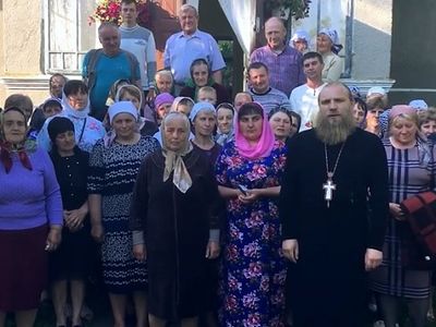 Верующие УПЦ из Тернопольской области обратились к Президенту Украины с просьбой защитить их от бесчинства раскольников и униатов