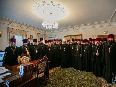 Управляющий делами Украинской Православной Церкви встретился со священниками захваченных в Ровенской области храмов