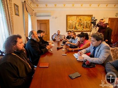 Управделами УПЦ рассказал иностранным журналистам о ситуации в украинском Православии