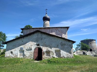 Страдающее средневековье по-псковски: храм Козьмы и Дамиана на Гремячей горе