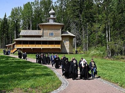 Предстоятель Русской Церкви освятил храм преподобного Серафима Саровского на Порфирьевском острове Валаамского архипелага