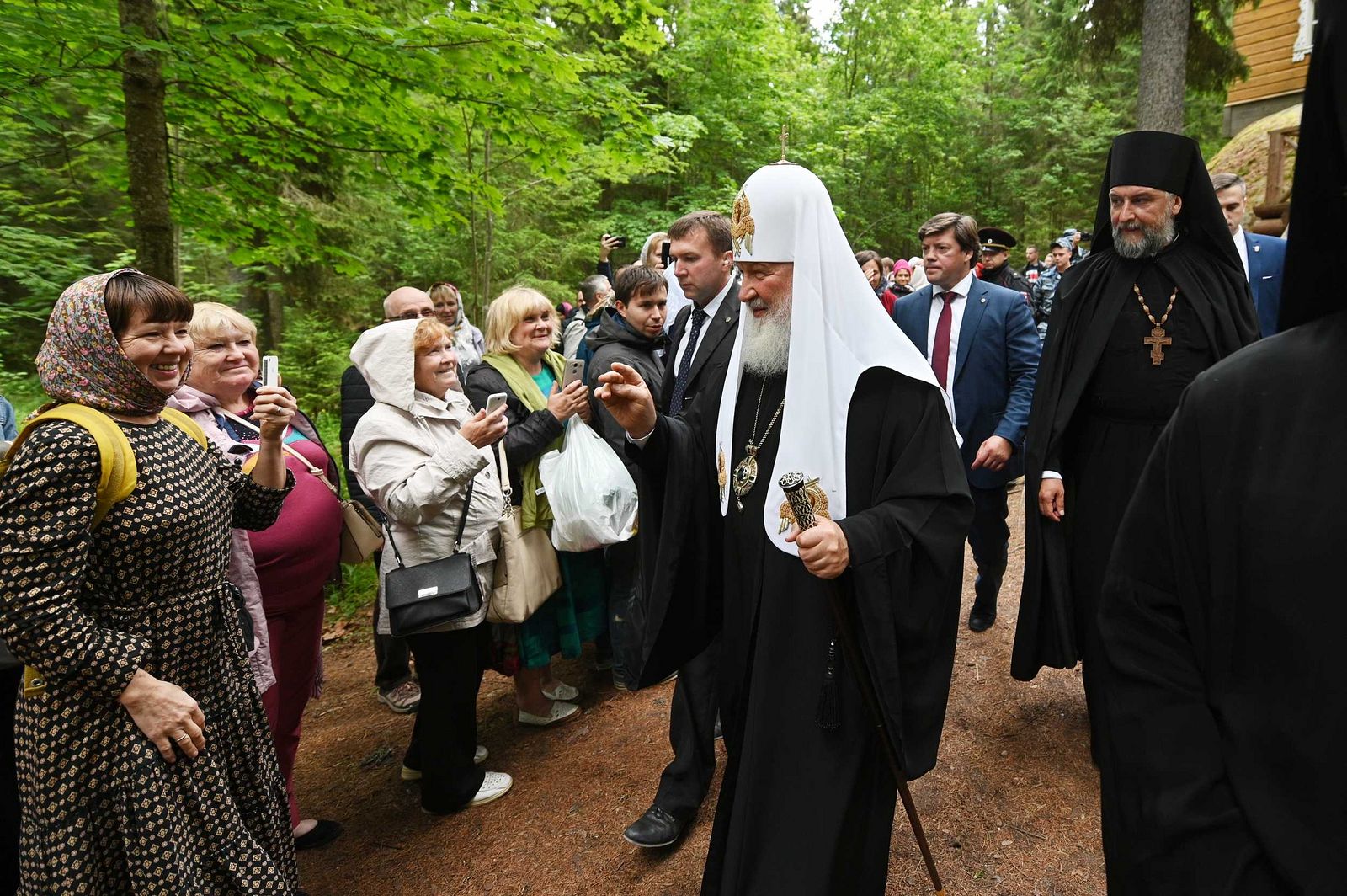 Остров с монахами. Патриарх Кирилл Валаам 2019. Арсений Коневский монастырь. Патриарх Кирилл на Валааме. Остров Коневец Валаам.