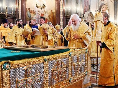 В Москву из Мурома впервые принесена рака с мощами святых благоверных Петра и Февронии
