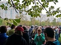 Muscovites gather signatures against building of mosque in crowded neighborbood