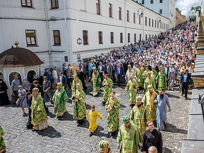 Блаженнейший митрополит Онуфрий возглавил праздничные богослужения в день памяти преподобного Антония Печерского