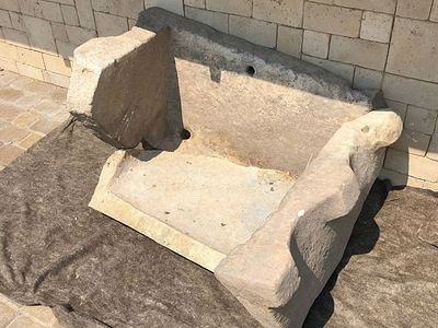 Найдены купель и алтарный стол одного из древнейших христианских храмов в России