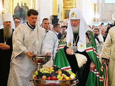 В праздник Преображения Господня Предстоятель Русской Церкви совершил Литургию в Спасо-Преображенском соборе г. Санкт-Петербурга