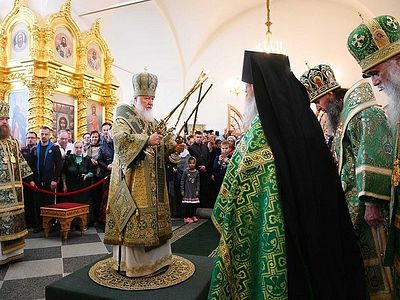 В день памяти преподобных Зосимы, Савватия и Германа Соловецких Святейший Патриарх Кирилл совершил Литургию в Соловецком монастыре