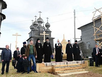 Святейший Патриарх Кирилл осмотрел деревянные храмы в деревнях Ворзогоры и Подпорожье Архангельской области