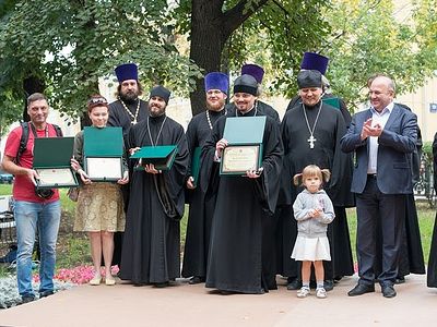 В Москве открылась фотовыставка «Помогая другому — помогаешь себе