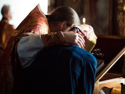 Никогда и ни над кем нельзя смеяться в храме!