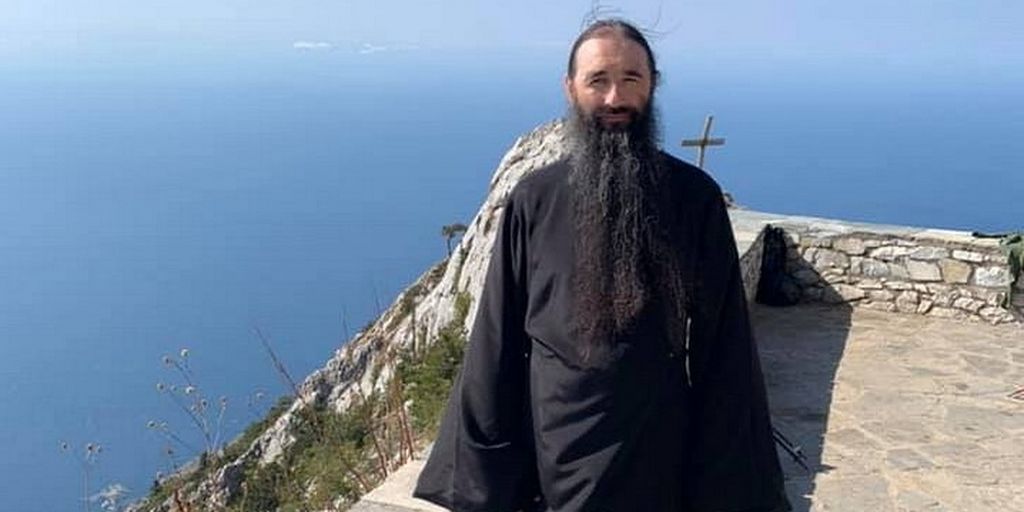 Старцы афона. Монахи афона фото. Монахи афона слушать. Монахи афона слушать. Прическа как у монаха.