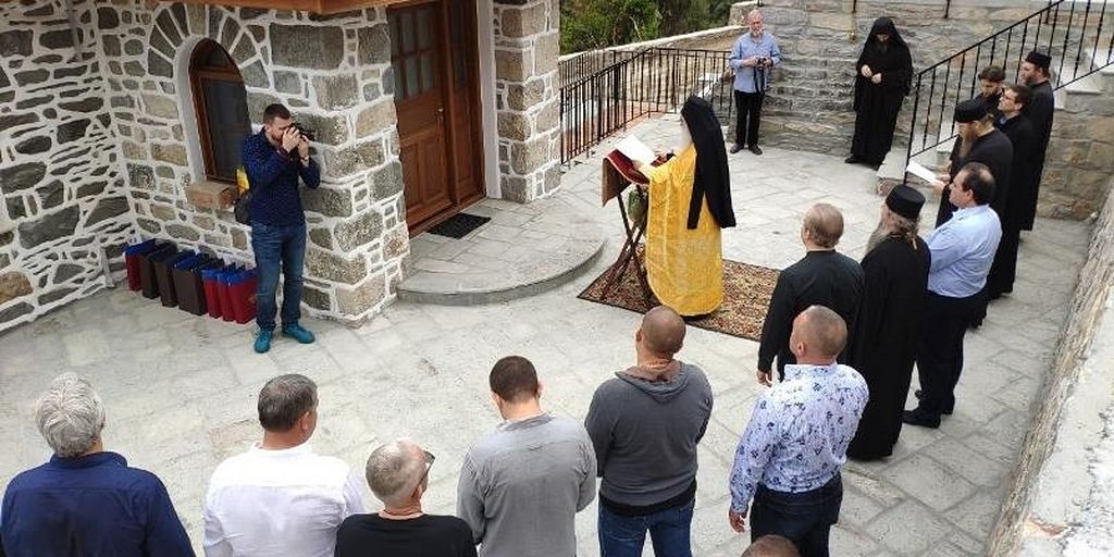 Крестный ход афон. События на афоне. Эсфигмен монастырь на афоне. Монахи монастыря эсфигмен. Крестный ход на пасху в греции.