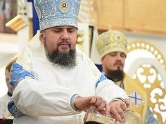 Ukrainian schismatics continue to concelebrate with Uniates and Roman Catholics