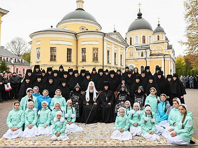 Святейший Патриарх Кирилл: Каждая обитель должна нести особую ответственность за детей и за молодежь