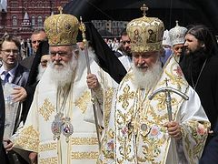 Informal talks reportedly underway between Russian and Greek Churches to find solution to crises