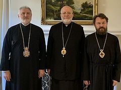 Moscow and Constantinople hierarchs meet at Antiochian headquarters in America