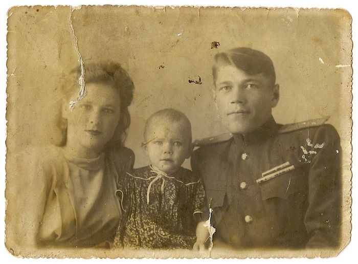 True Story of a Little Girl and a Soldier: Ayla