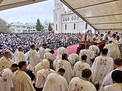 15,000 pilgrims gather at St. Andrew’s cave in southern Romania (+ VIDEO)