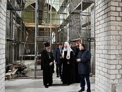 Патриарх Кирилл посетил строящийся храм равноапостольных Кирилла и Мефодия в Калининграде