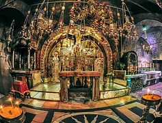 Faithful asked not to touch sacred sites in Church of Holy Sepulchre in Jerusalem