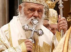 Greek, Cretan Synods call for reopening of churches, one hierarch declares churches open in face of state’s double standard