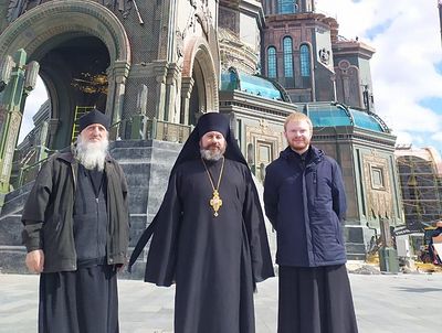 Председатель Синодального отдела по взаимодействию с Вооруженными силами ознакомил представителей СМИ с ходом строительных работ в главном храме ВС РФ