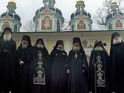 Псково-Печерский монастырь. Монахи-фронтовики
