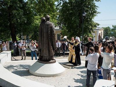 На территории Спасского кафедрального собора Пензы состоялось открытие памятника святым Петру и Февронии