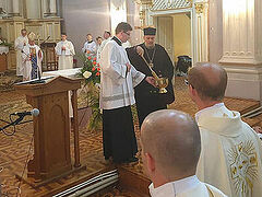 Ukrainian schismatic bishop consecrates Catholic church with Catholic and Uniate bishops