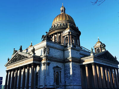 В Исаакиевском соборе Северной столицы возобновлены богослужения после ослабления карантинных мер