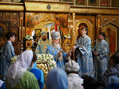 В праздник Казанской иконы Божией Матери Святейший Патриарх Кирилл совершил Литургию в Казанском соборе на Красной площади