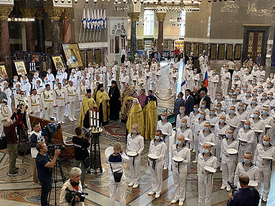 Мощи праведного Феодора Ушакова принесены в Кронштадт